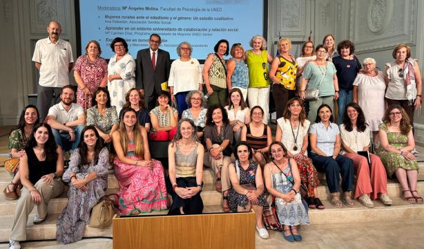 Expertos piden "visibilizar" a los mayores y "transmitir una imagen positiva del envejecimiento"