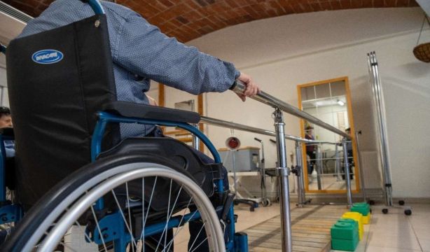 Las familias denuncian la "doble injusticia" de las residencias: "Servicio caro y salarios bajos" Las familias denuncian la "doble injusticia" de las residencias: "Servicio caro y salarios bajos"