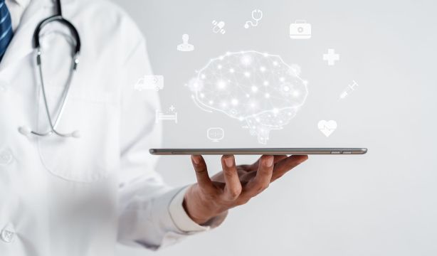 ¿Es seguro usar la IA como médico? La tasa de errores supera el 20%