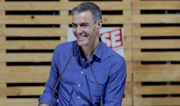 La sonrisa burlona