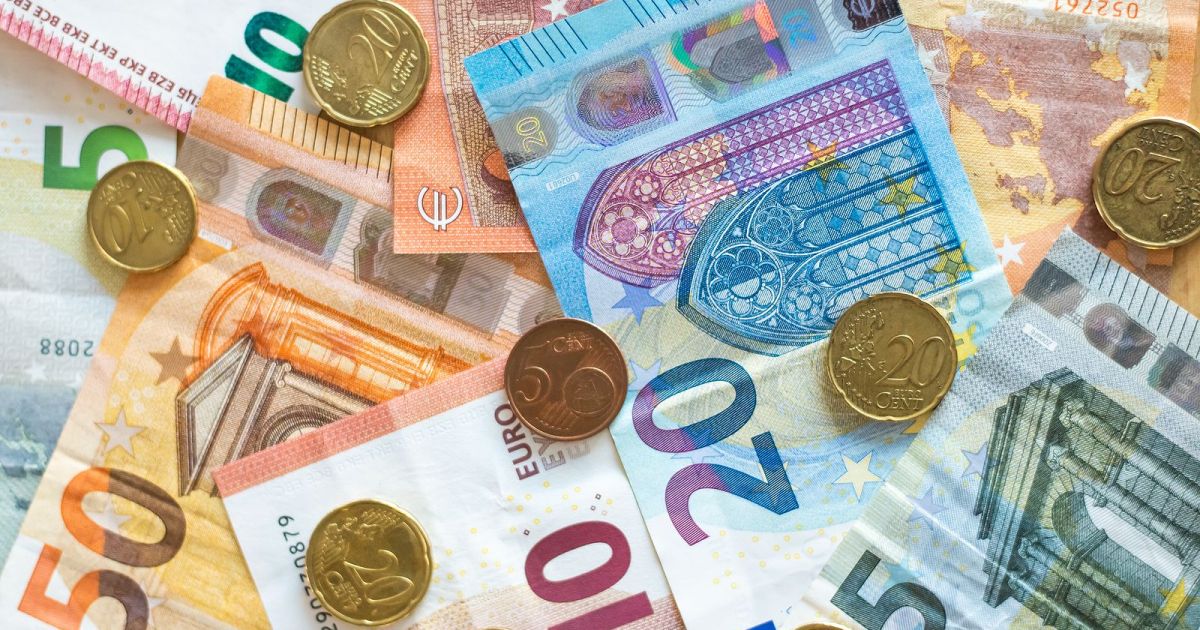 Cuánto tarda Hacienda en devolver el dinero de la Renta 2025