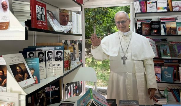 La visita del Papa dispara la venta de libros religiosos en la Feria del Libro de Madrid