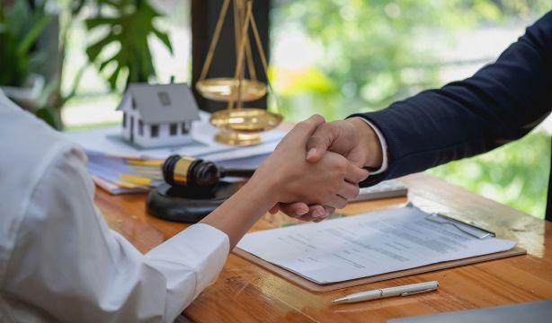 Por qué algunos expertos aconsejan dejar la vivienda en herencia a un único hijo