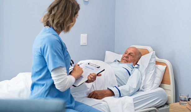 El delirio postoperatorio, factor de riesgo de deterioro cognitivo en mayores
