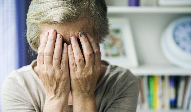 CEOMA denuncia el silencio ante el maltrato de las mujeres mayores dependientes y pide prevención