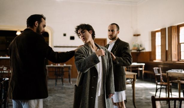 'Teatro bajo la arena' regresa a La Abadía con teatro documental, objetos y creación híbrida