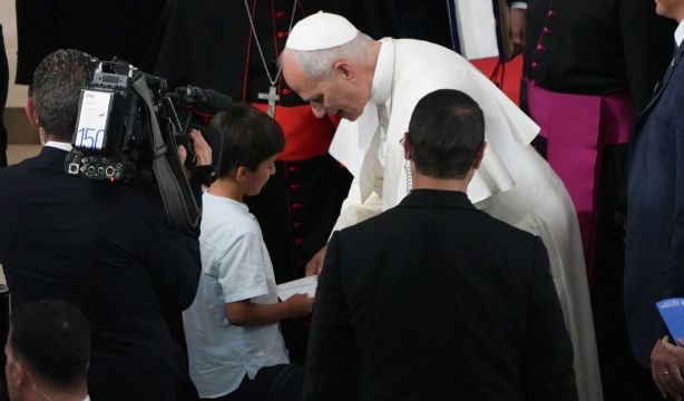 Un niño le pregunta al Papa "por qué hay tantos abuelos solos" y esta es su respuesta