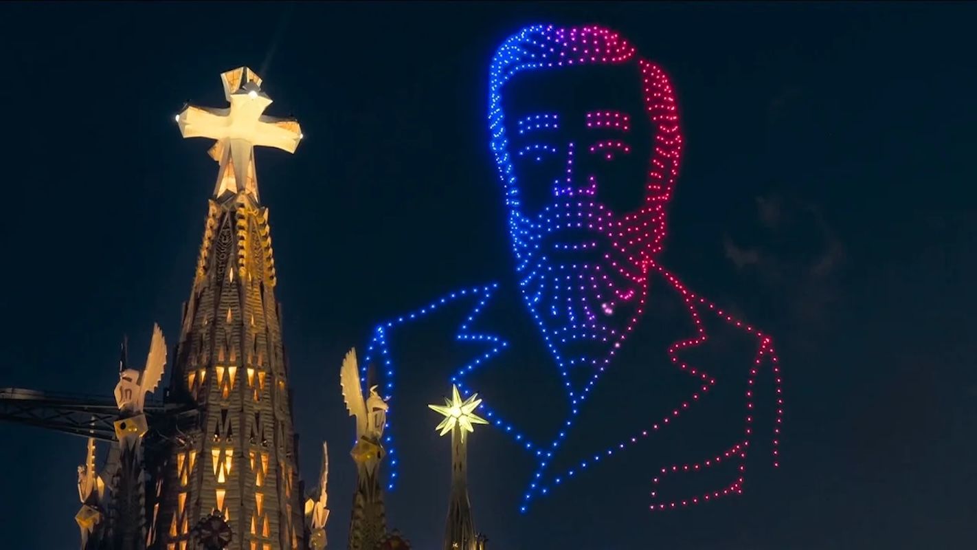 VÍDEO: La espectacular inauguración de la Torre de Jesús de la Sagrada Familia de Barcelona VÍDEO: La espectacular inauguración de la Torre de Jesús de la Sagrada Familia de Barcelona