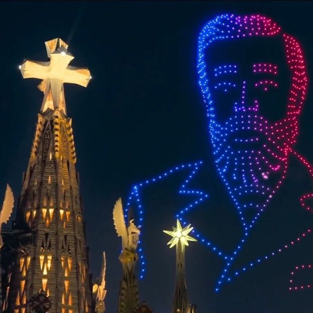 VÍDEO: La espectacular inauguración de la Torre de Jesús de la Sagrada Familia de Barcelona