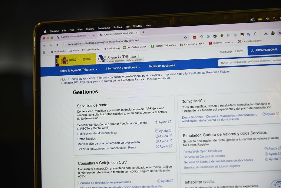 EuropaPress 7423815 persona hace borrador declaracion renta ordenador abril 2026 madrid espana EuropaPress 7423815 persona hace borrador declaracion renta ordenador abril 2026 madrid espana