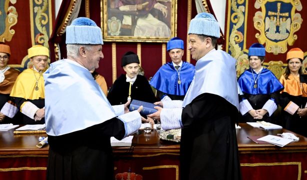 Víctor Manuel, doctor 'Honoris Causa' de la Universidad de Oviedo