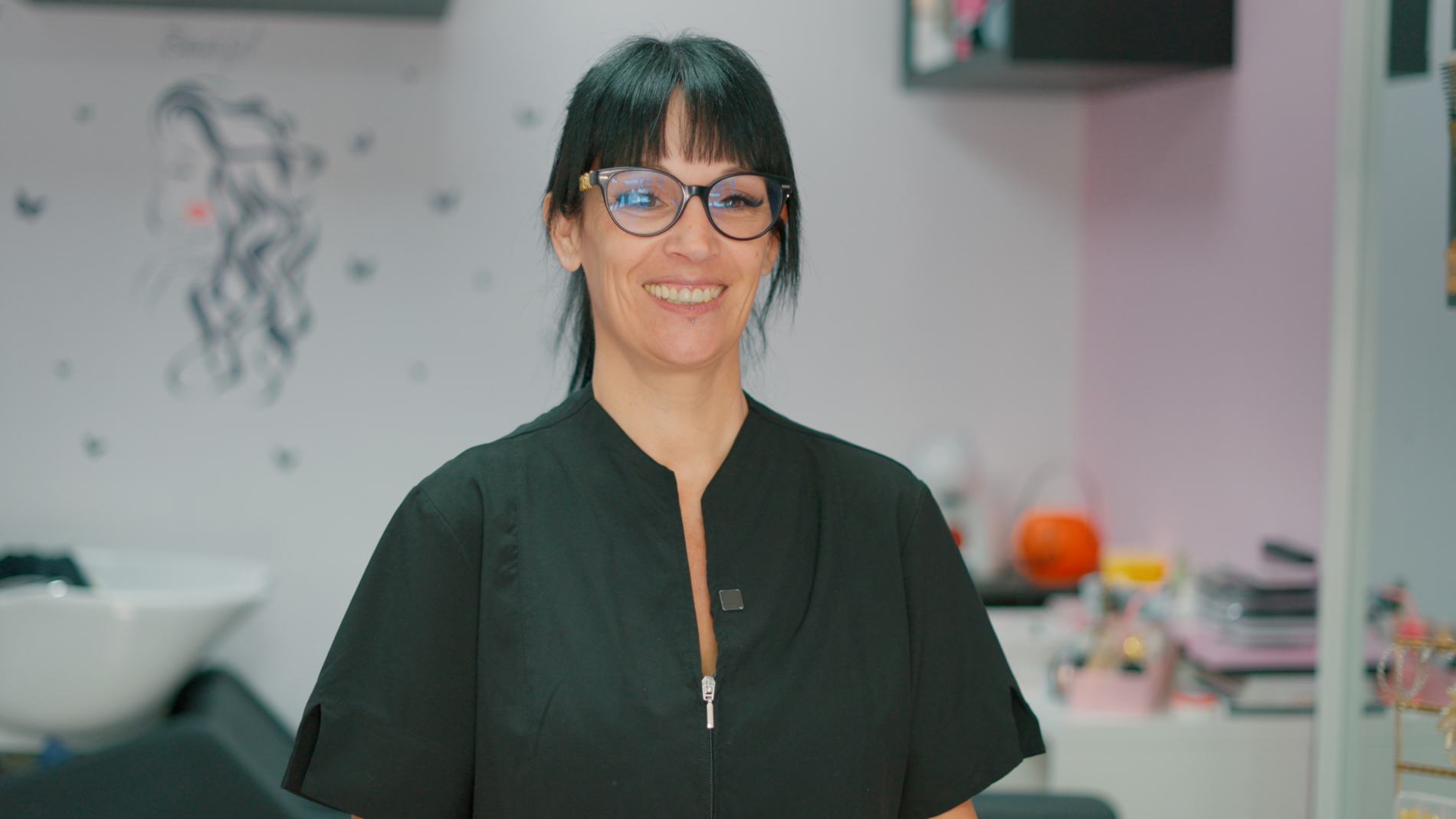 María Pilar, de la hostelería a montar su propia peluquería: "El éxito no es suerte, es constancia"