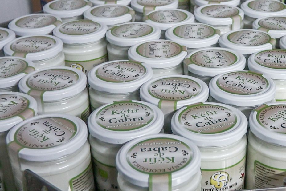EuropaPress 4640788 botes kefir fabrica granja suerte ampanera 24 agosto 2022 colmenar viejo