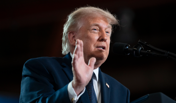 Trump cumple 80 años entre comentarios edadistas y dudas sobre su estado de salud