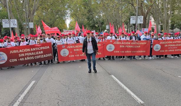 "¿Hay dinero para los mutualistas y no para las largas carreras?": Asjubi40 estalla contra PSOE y PP "¿Hay dinero para los mutualistas y no para las largas carreras?": Asjubi40 estalla contra PSOE y PP