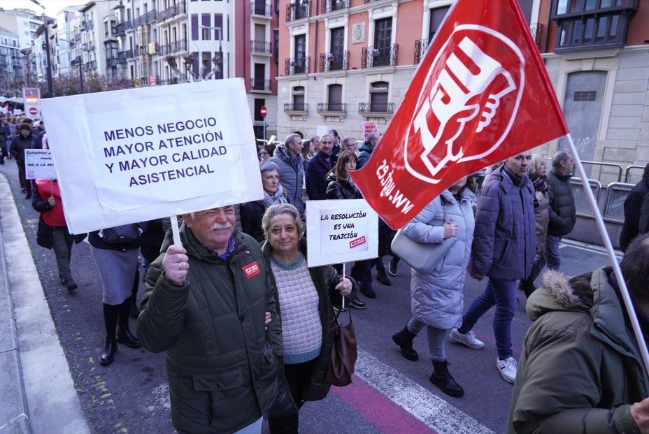 Las residencias privadas cobran hasta 10.000 euros por vivir en ellas y pagan el SMI a sus empleados Las residencias privadas cobran hasta 10.000 euros por vivir en ellas y pagan el SMI a sus empleados