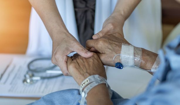 El 83,9% de las personas que recibieron la eutanasia en 2025 tenían más de 60 años