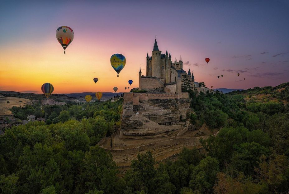 Segovia celebra en julio su festival de globos aerostáticos con vuelos de exhibición y espectáculos 