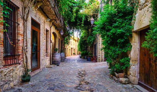 El pueblo medieval de la Costa Brava que 'National Geographic' recomienda visitar