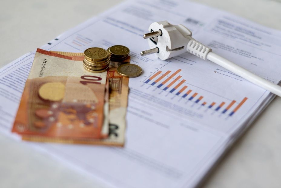Nueva factura de la luz: el Gobierno propone cambios en autoconsumo y dar información del vecindario
