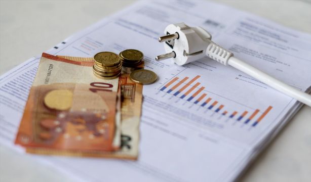 Nueva factura de la luz: el Gobierno propone cambios en autoconsumo y dar información del vecindario