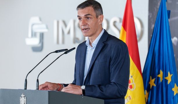 Sánchez anuncia en pleno escándalo político que el Gobierno cubrirá el 50% de la dependencia