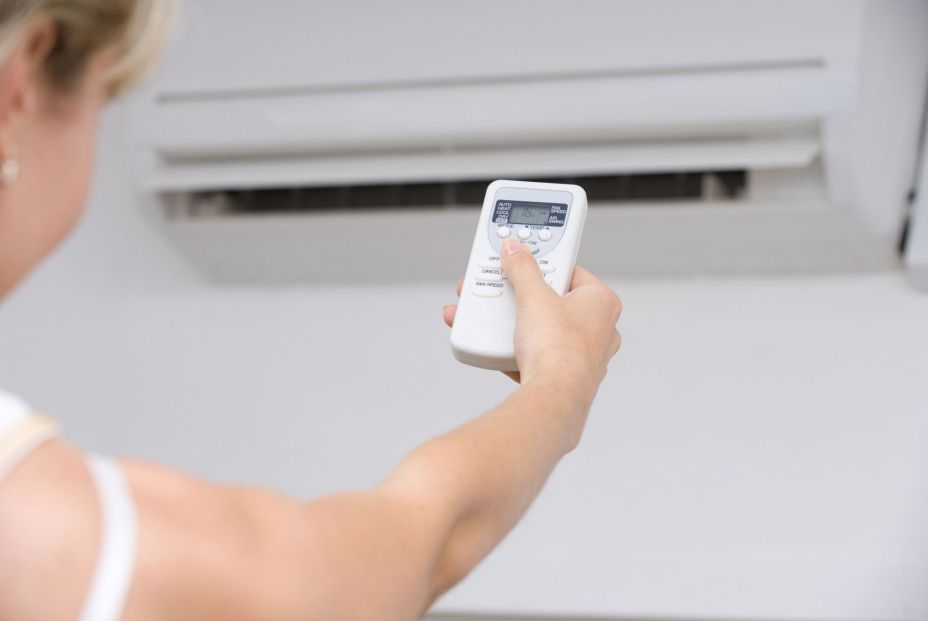 A qué temperatura hay que poner el aire acondicionado en verano para ahorrar en la factura de la luz