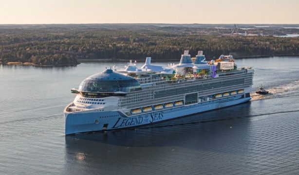 El crucero con el parque acuático más grande del mundo y piscina suspendida llega a España