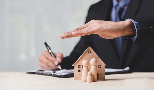 El gasto en seguros de cada español subió el año pasado casi 200 euros, hasta 1.733€. Foto: bigstock