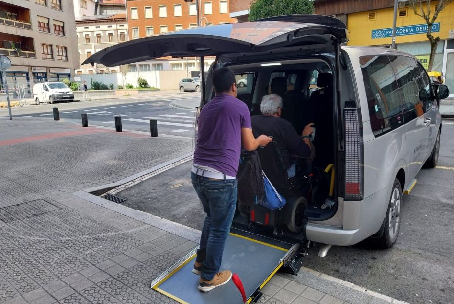 La odisea de conseguir un VTC adaptado: denuncian "discriminación" a personas en silla de ruedas La odisea de conseguir un VTC adaptado: denuncian "discriminación" a personas en silla de ruedas