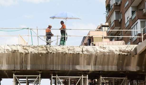 La construcción, único sector que contrata más a mayores de 45 años que a jóvenes