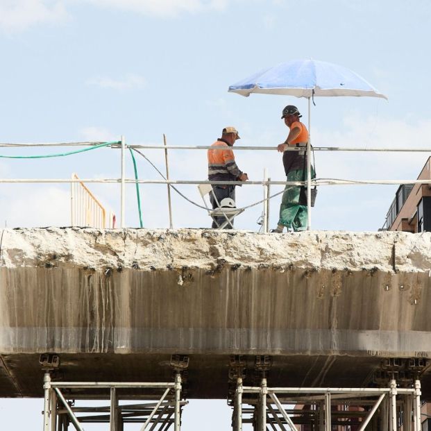 La construcción, único sector que contrata más a mayores de 45 años que a jóvenes