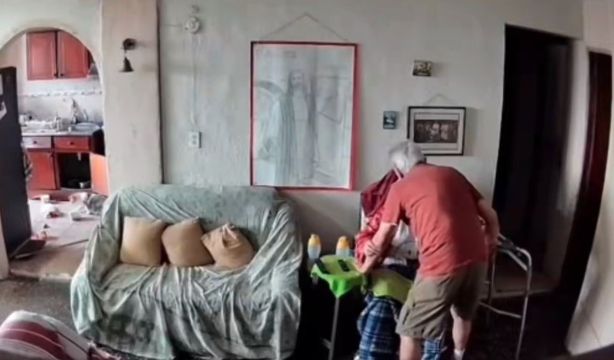 VÍDEO: El abrazo de una pareja de mayores durante el terremoto en Venezuela conmueve en redes