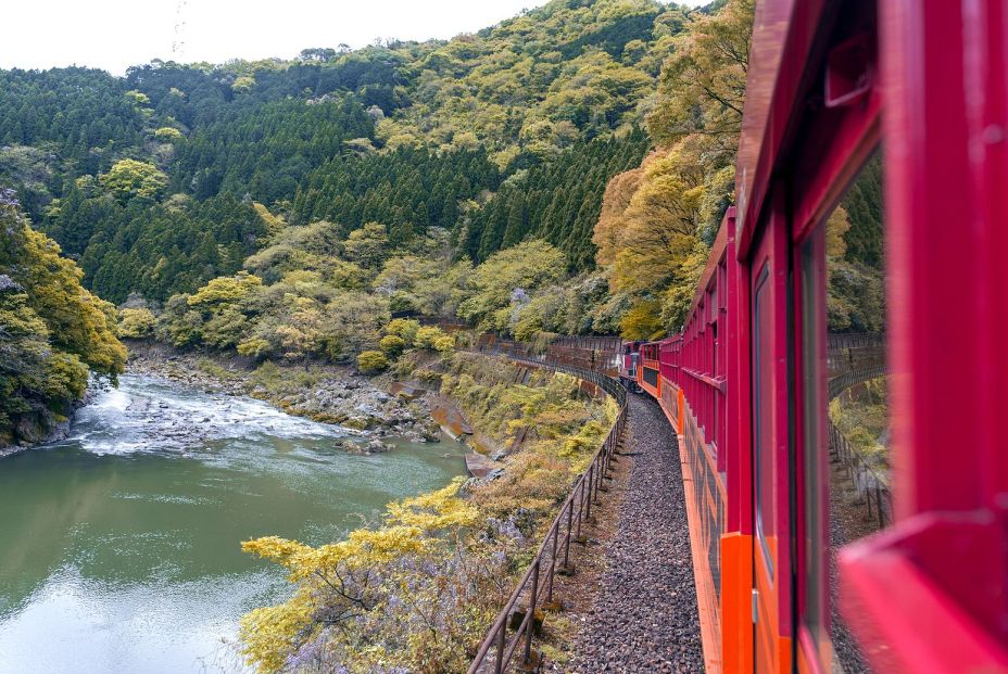 Los 5 viajes en tren por el mundo donde los pasajeros pasan más tiempo mirando por la ventana