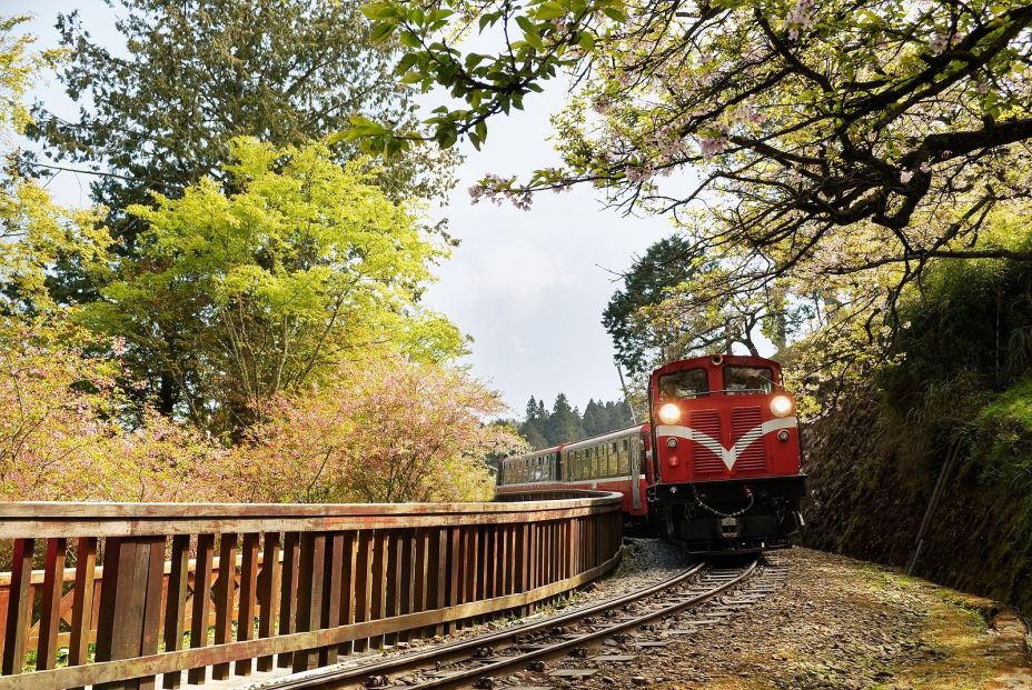 Los 5 viajes en tren por el mundo donde los pasajeros pasan más tiempo mirando por la ventana