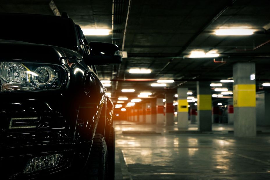 La LPH lo aclara: ¿qué pasa si te encuentras tu plaza de garaje ocupada por otro coche?