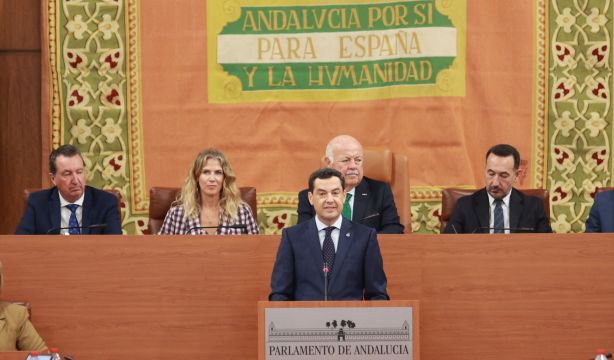 Juanma Moreno anuncia un plan contra la soledad no deseada en Andalucía