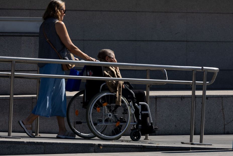 Los familiares de residencias piden caminar hacia el 2% de PIB de inversión en Dependencia Los familiares de residencias piden caminar hacia el 2% de PIB de inversión en Dependencia