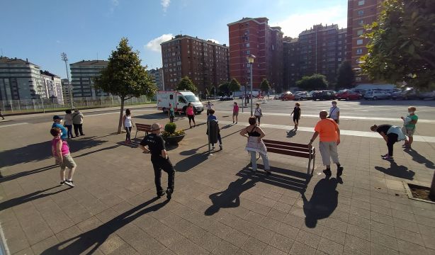 Caminatas y gimnasia en los parques de Avilés para los mayores de 55 años