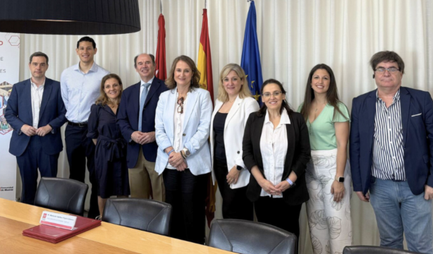 Comunidad de Madrid y SUPERCUIDADORES renuevan su acuerdo para ampliar la acreditación profesional