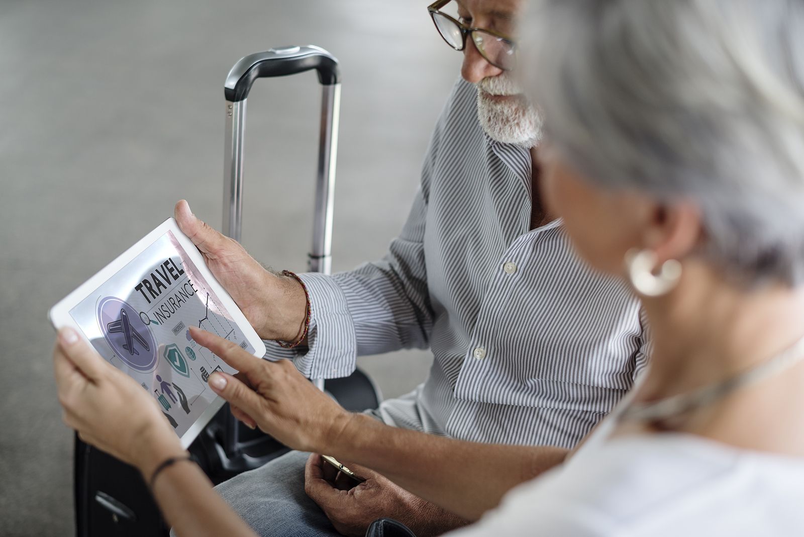 Edadismo en los seguros de viaje: exclusiones desde los 70 años y primas hasta un 65% más altas bigstock