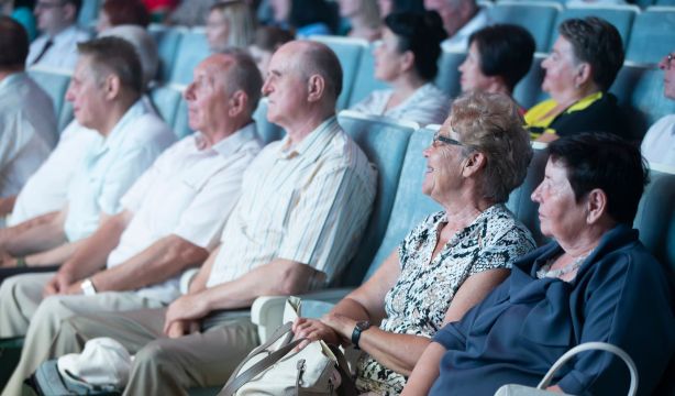Vuelve el festival internacional de cine de las personas mayores de Barcelona: toda la programación (Bigstock)