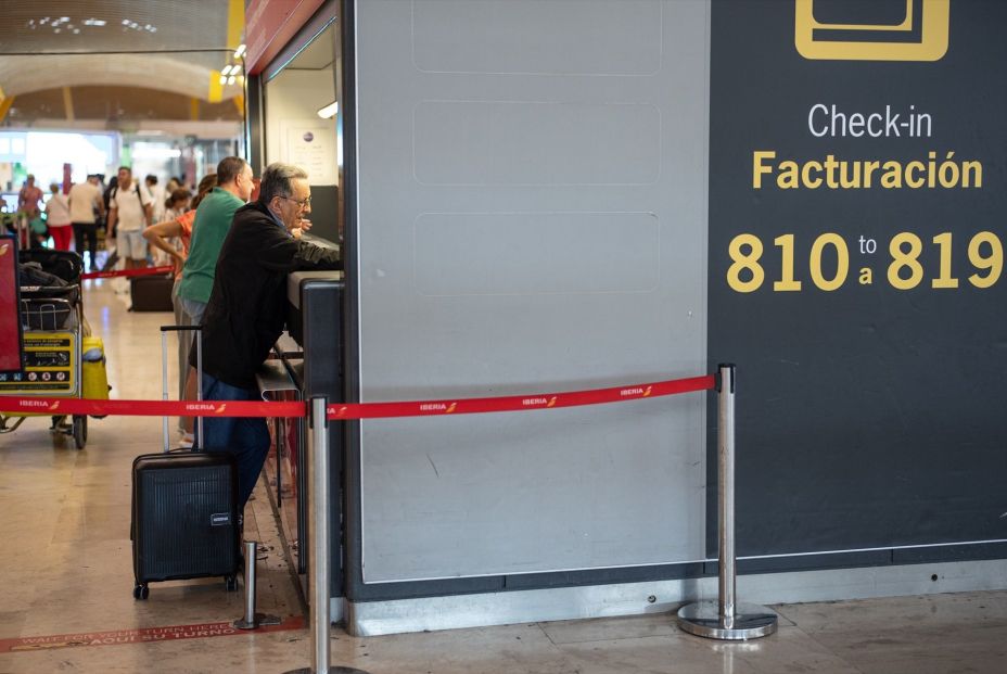 EuropaPress 6925858 varias personas facturacion maletas t4 aeropuerto adolfo suarez