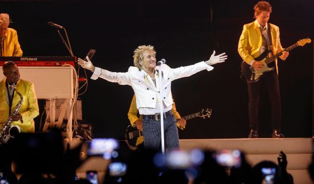 Rod Stewart demuestra en Valencia que está en plena forma a los 81 años