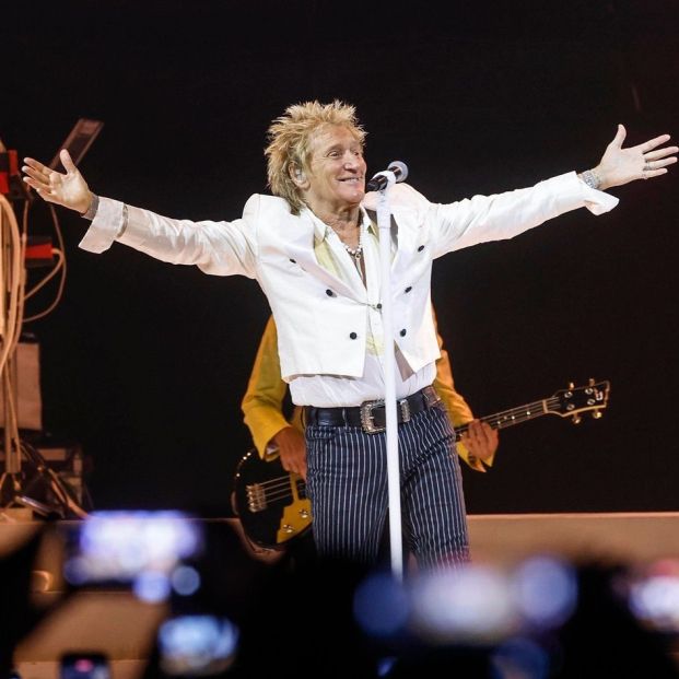 Rod Stewart demuestra en Valencia que está en plena forma a los 81 años