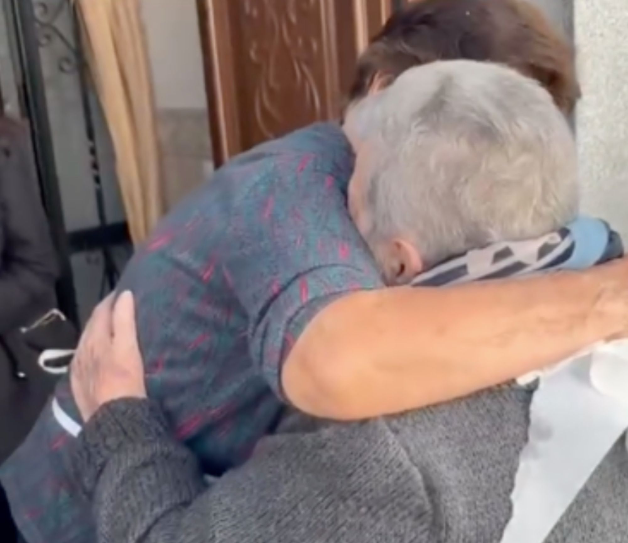 VÍDEO: Visita por sorpresa a su hermana por su 90 cumpleaños tras años sin verse y emociona en redes (Instagram: @sweetnaturhome) VÍDEO: Visita por sorpresa a su hermana por su 90 cumpleaños tras años sin verse y emociona en redes (Instagram: @sweetnaturhome)