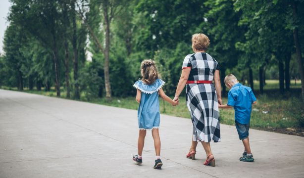 Los abuelos del siglo XXI no solo cuidan nietos: “Son pilares emocionales, educativos y económicos” (Bigstock) Los abuelos del siglo XXI no solo cuidan nietos: “Son pilares emocionales, educativos y económicos” (Bigstock)