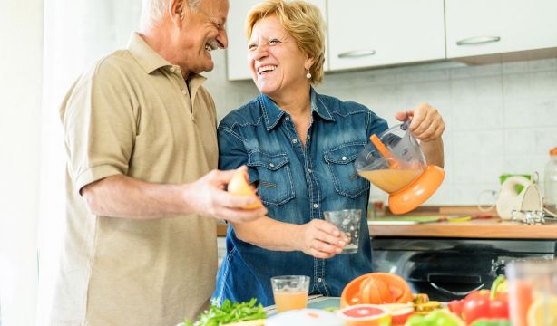 La regla 5-4-3-2-1 de un experto en longevidad para vivir más años con salud