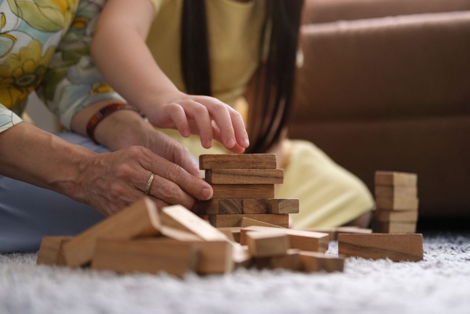 Los abuelos del siglo XXI no solo cuidan nietos: “Son pilares emocionales, educativos y económicos” (Bigstock) Los abuelos del siglo XXI no solo cuidan nietos: “Son pilares emocionales, educativos y económicos” (Bigstock)
