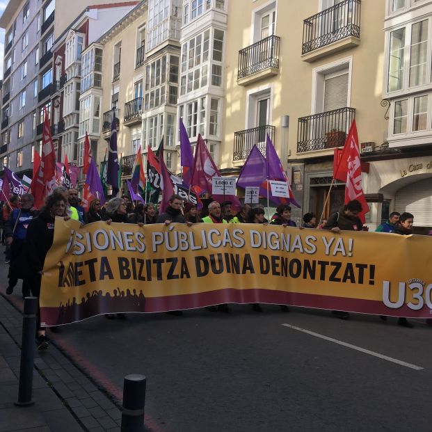 Miles de personas se manifiestan en Vitoria para reclamar pensiones dignas